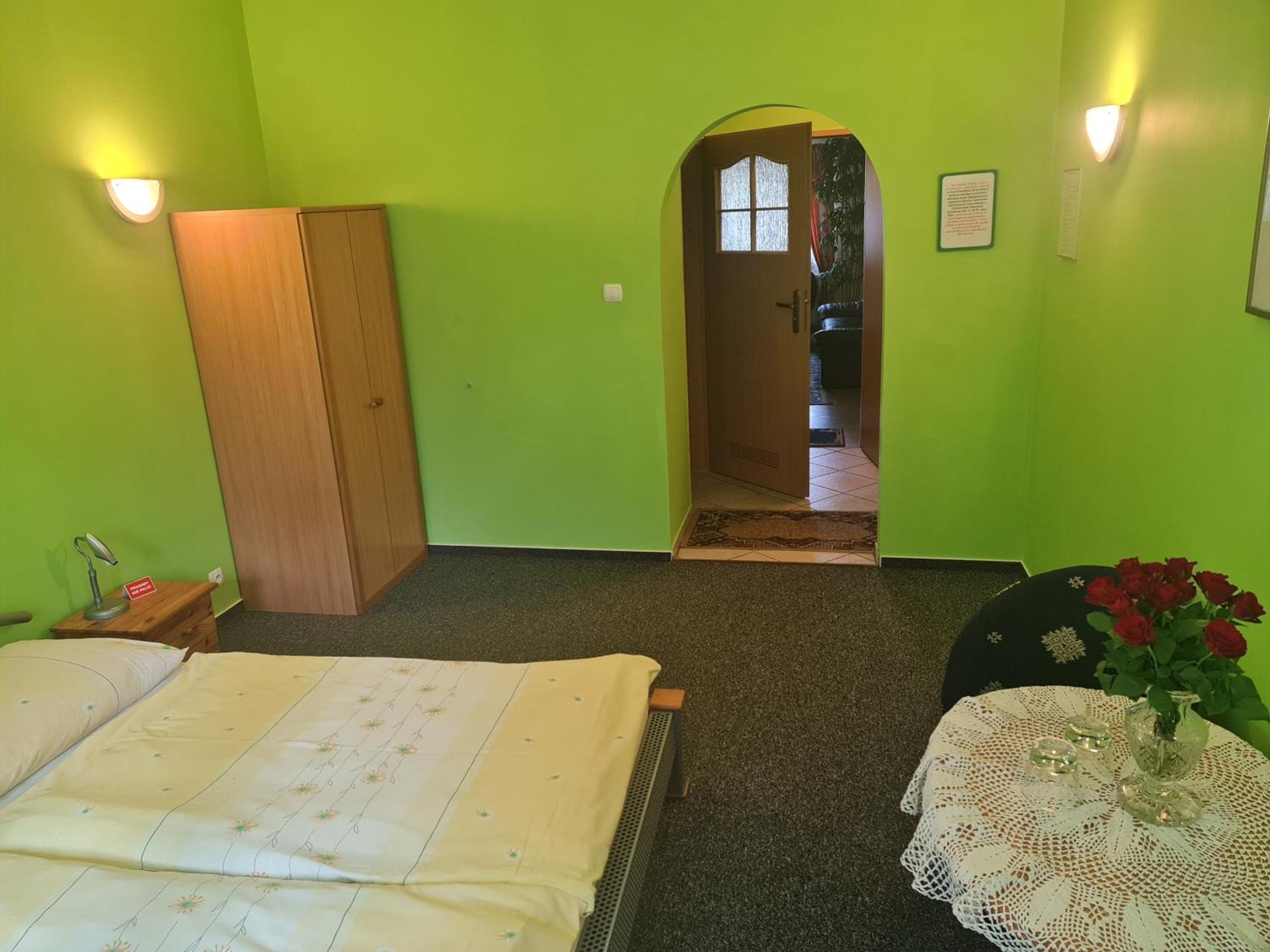 Kliniska Restaurant & Hostel "Broadway" מראה חיצוני תמונה