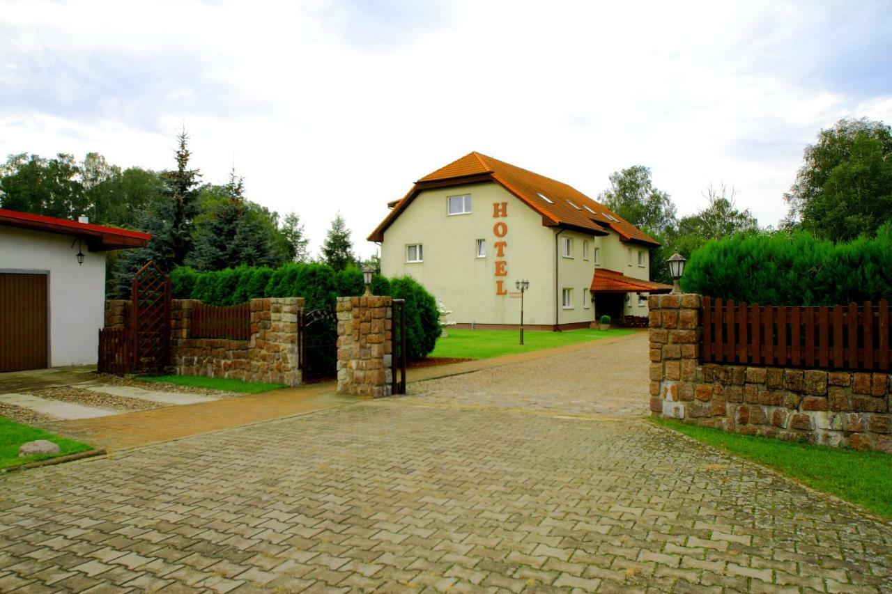 Kliniska Restaurant & Hostel "Broadway" מראה חיצוני תמונה